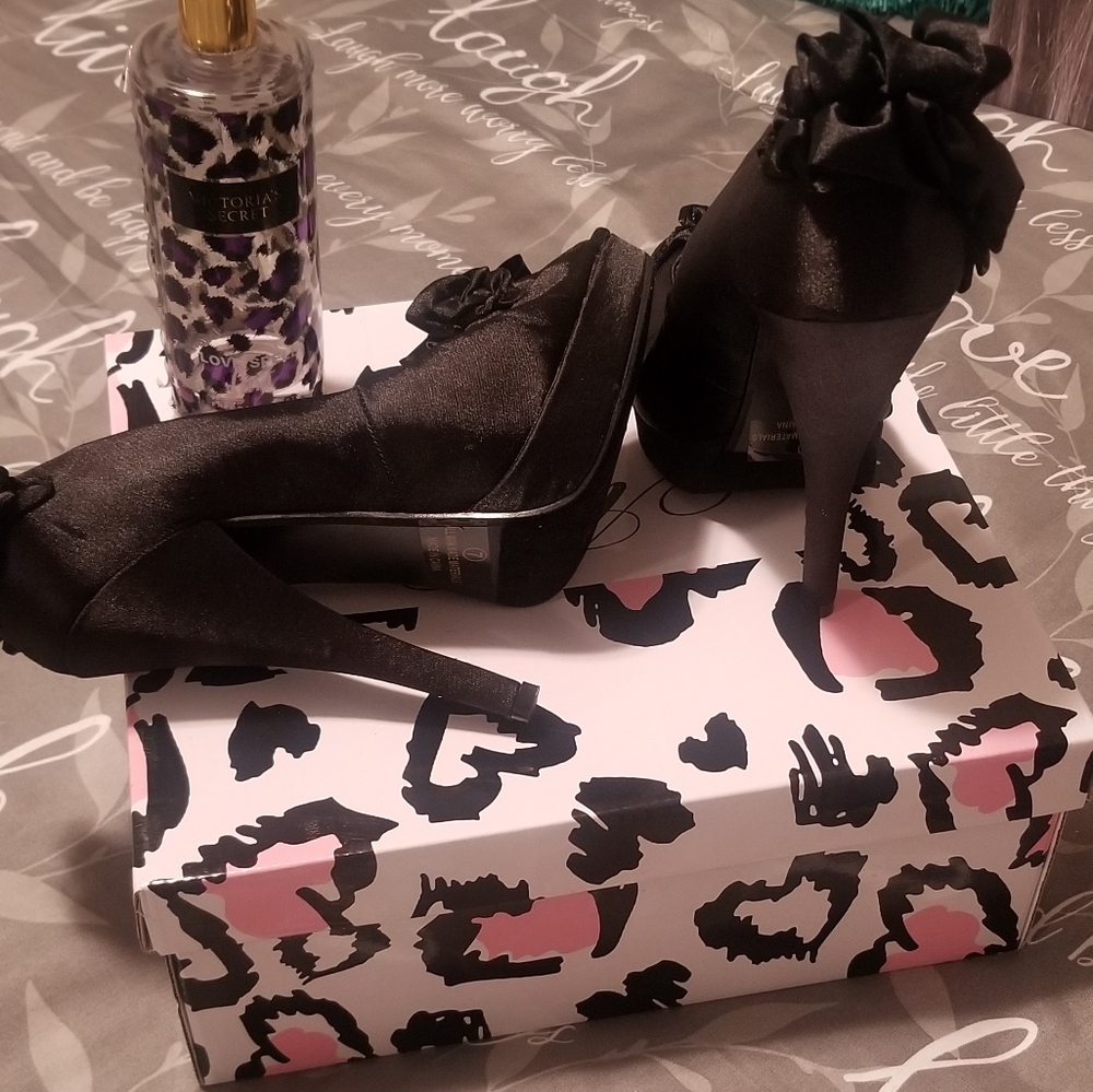 Black Party Heel. Size 7 Peep Toe